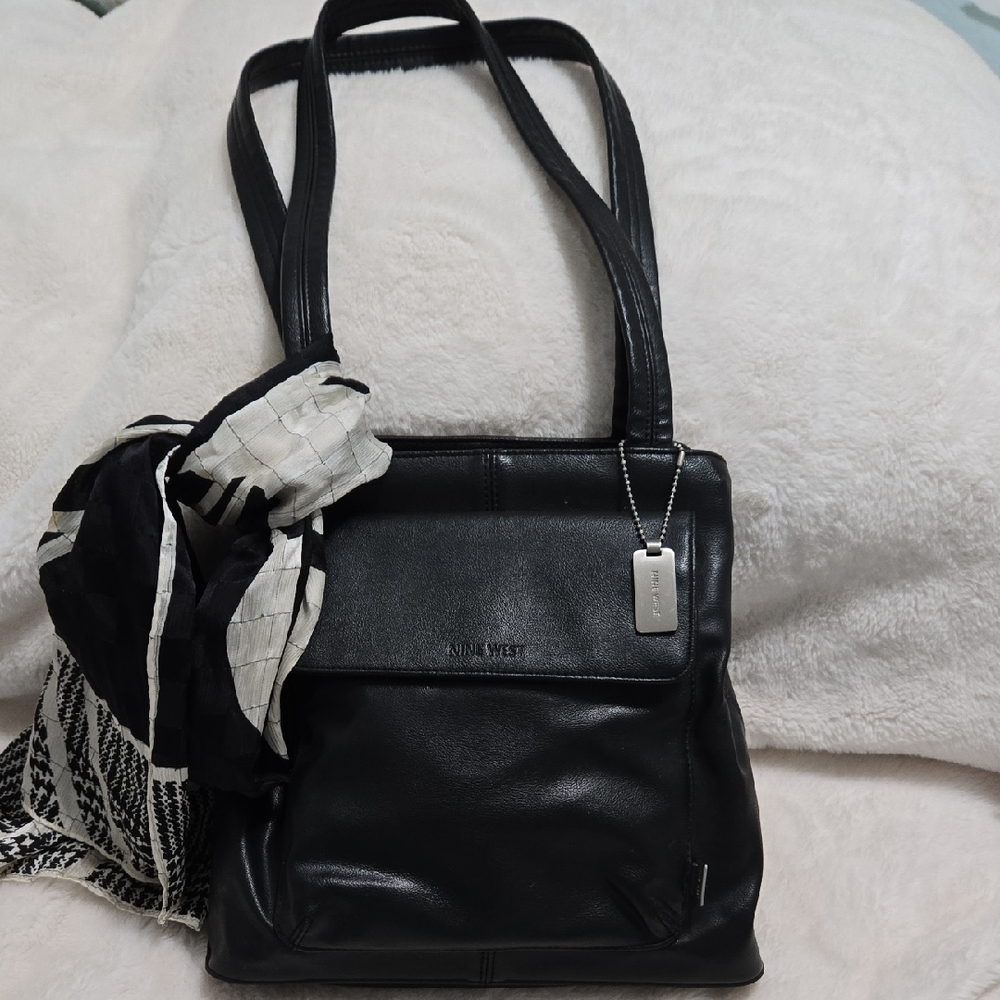 Nine West Black Structured Shoulder Bag with Elegant Design